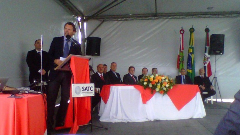 Deputado Federal Afonso Hamm em discurso na inauguração do centro de inteligência do carvão mineral da CTCL