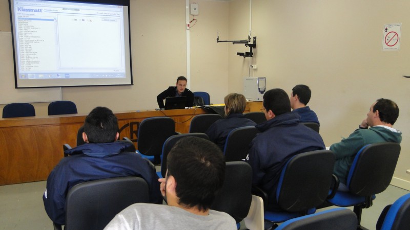Turma aprende a operar sistema Klassmatt