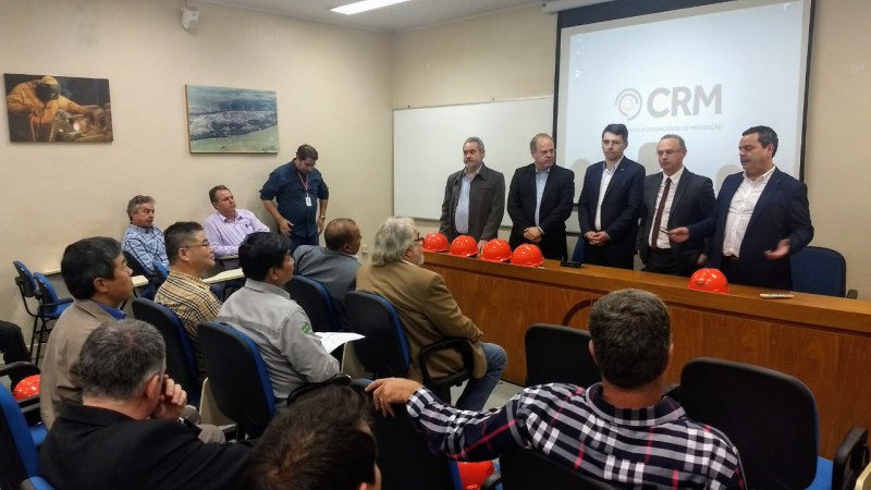 Compuseram à mesa: diretor presidente da CRM Aldo Meneguzzi Junior, o presidente da ABCM Fernando Zancan, o deputado estadual Fabio Branco, o presidente da Ouro Negro Energia Silvio Marques Dias Neto, e o secretário-adjunto da SEMA Paulo Roberto Pereira